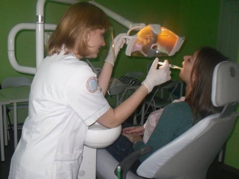 Jakie cechy powinna posiadać profesjonalna asystentka stomatologiczna